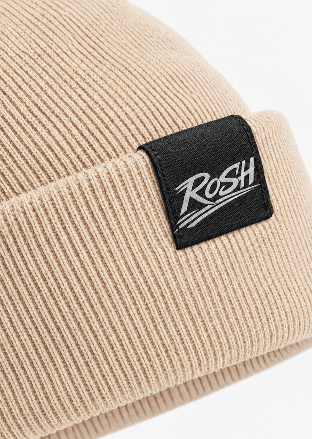 Ride or Stay Home Beanie Almond – Detailansicht des RoSH-Webetiketts
